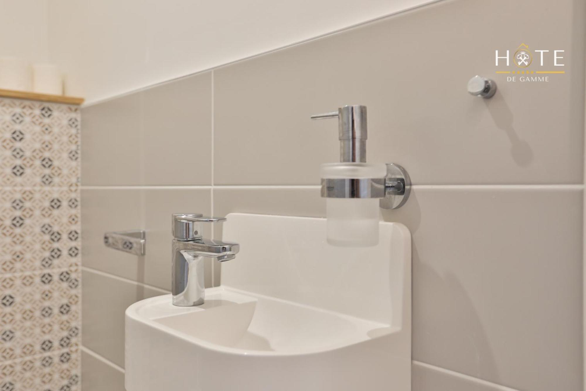 Appartement De Caractere, Superbe Vue Mer 280° La Chaume エクステリア 写真